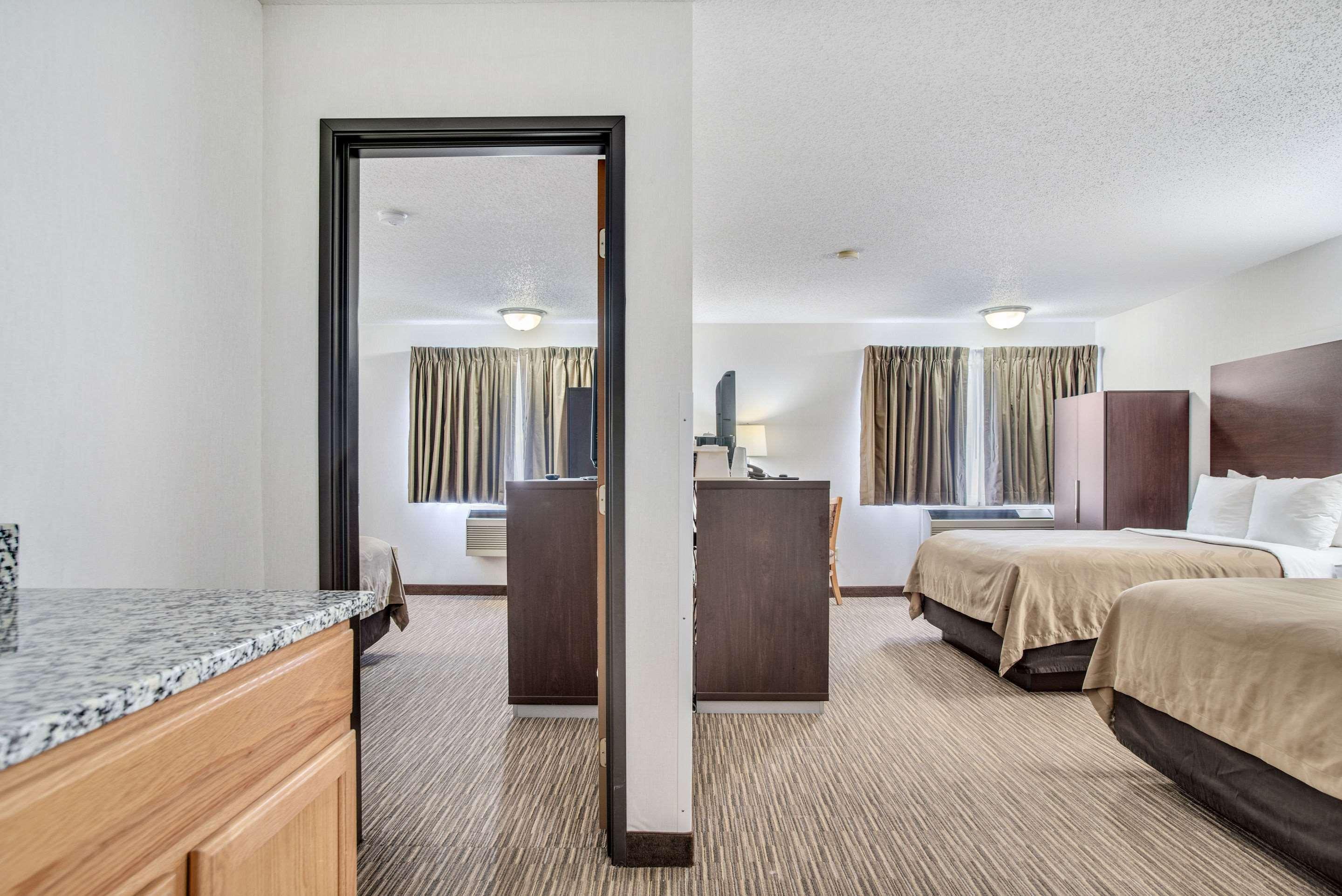 Hotel Everspring & Hill City